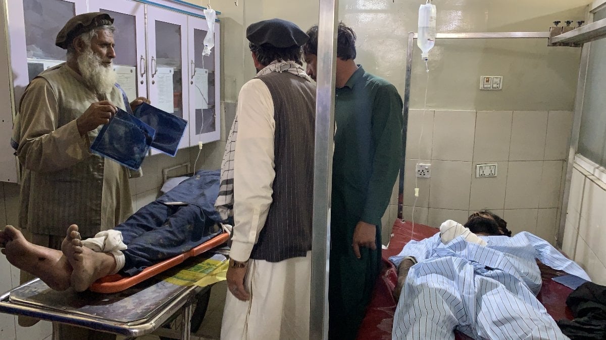 Afganistan'da mültecileri taşıyan kamyon devrildi: 22 meyyit