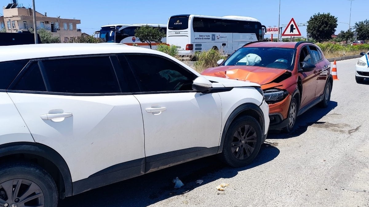 Antalya'da ehliyetsiz ve alkollü şoför kaza yaptı: 2'si çocuk 3 yaralı