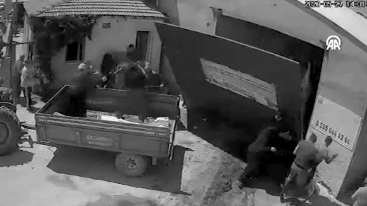 Isparta'da kurbanlık boğa demir kapıyı devirdi