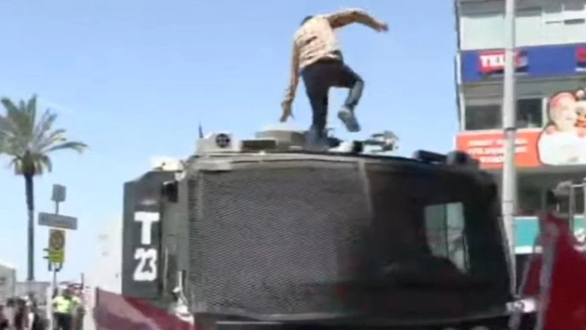 İzmir'de TOMA'nın üzerine çıkıp tekmeleyen aksiyoncu tutuklandı