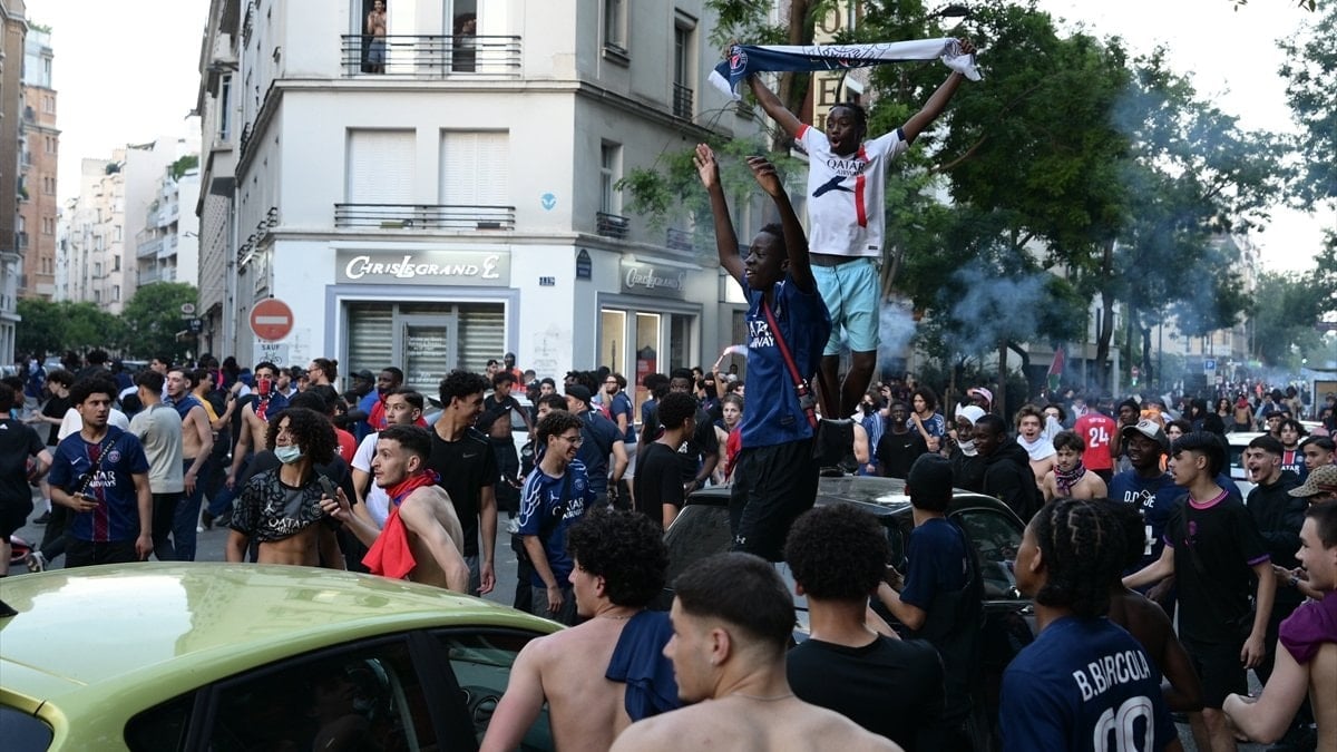 Paris'te mağaza yağmalayanların birden fazla turist ve göçmen çıktı