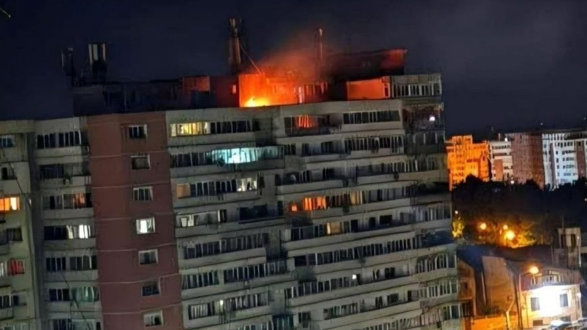Romanya'da apartmana Rus İHA'sı isabet etti