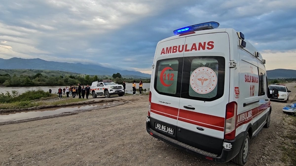 Tokat'ta Kelkit Çayına düşen araçtaki 4 akrabadan 2'si kayboldu