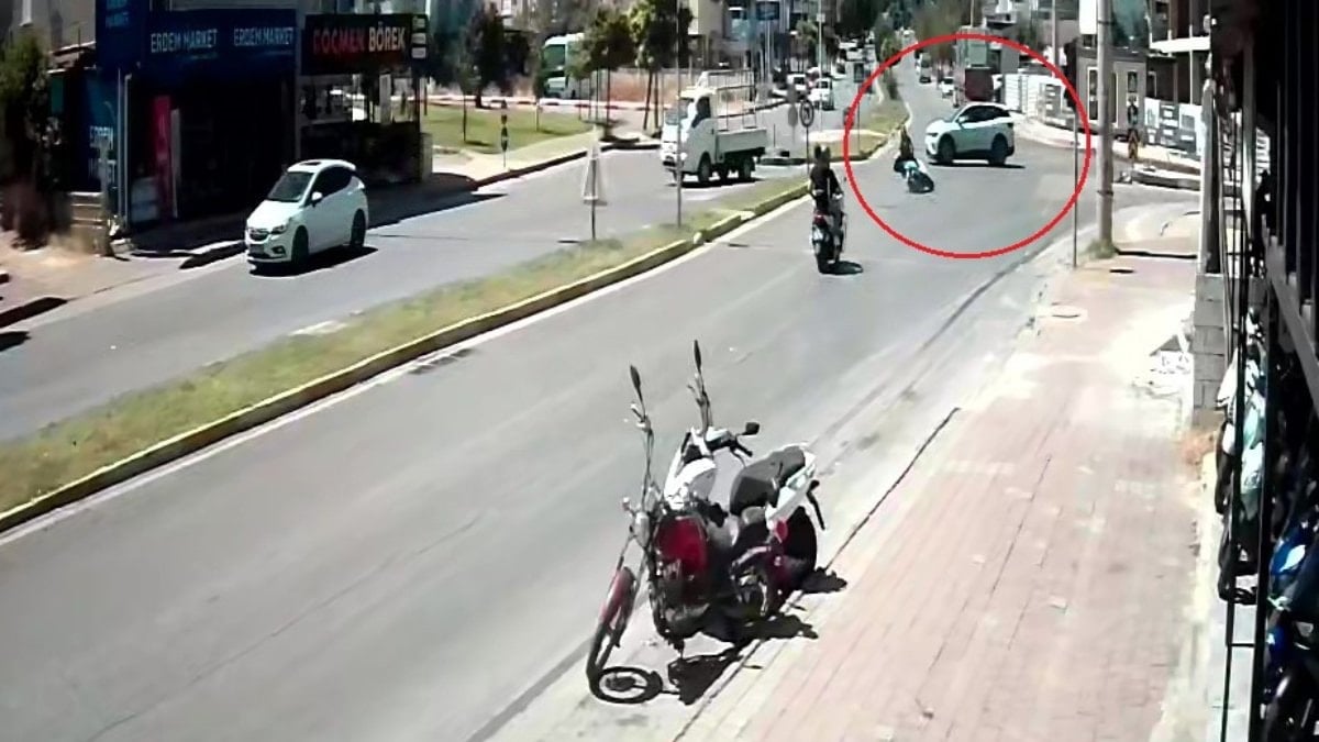 Antalya'da çocuklarını okuldan almak için yola çıkan anne, kazada hayatını kaybetti