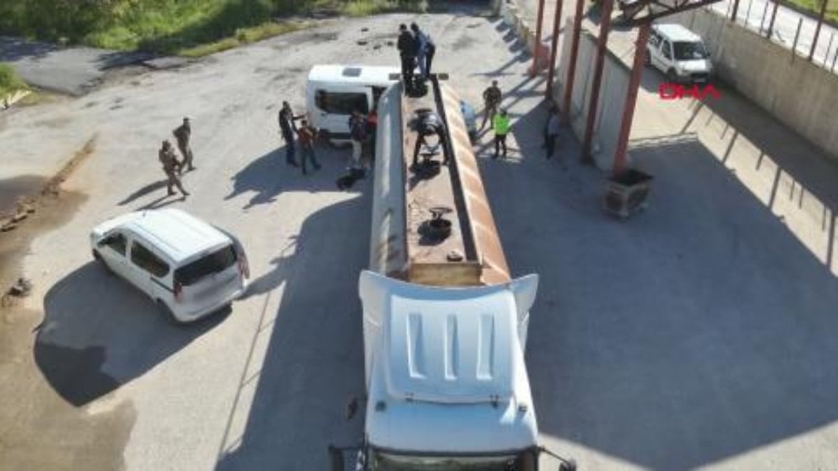 Bitlis'te durdurulan tankerden 30 sistemsiz göçmen çıktı