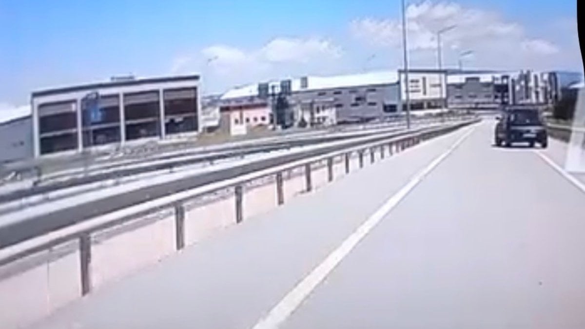Bursa'da trafikte tehlikeli geri hareket kamerada