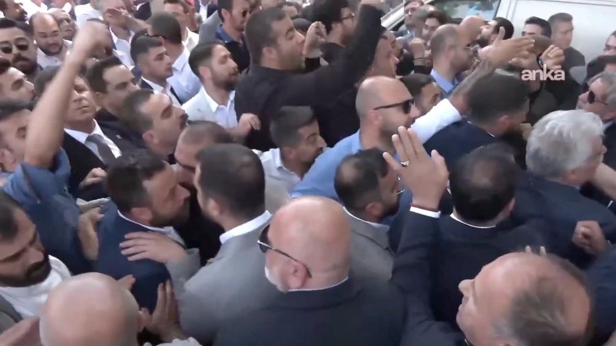 CHP'lilerin TBMM önünde slogan hengamesi