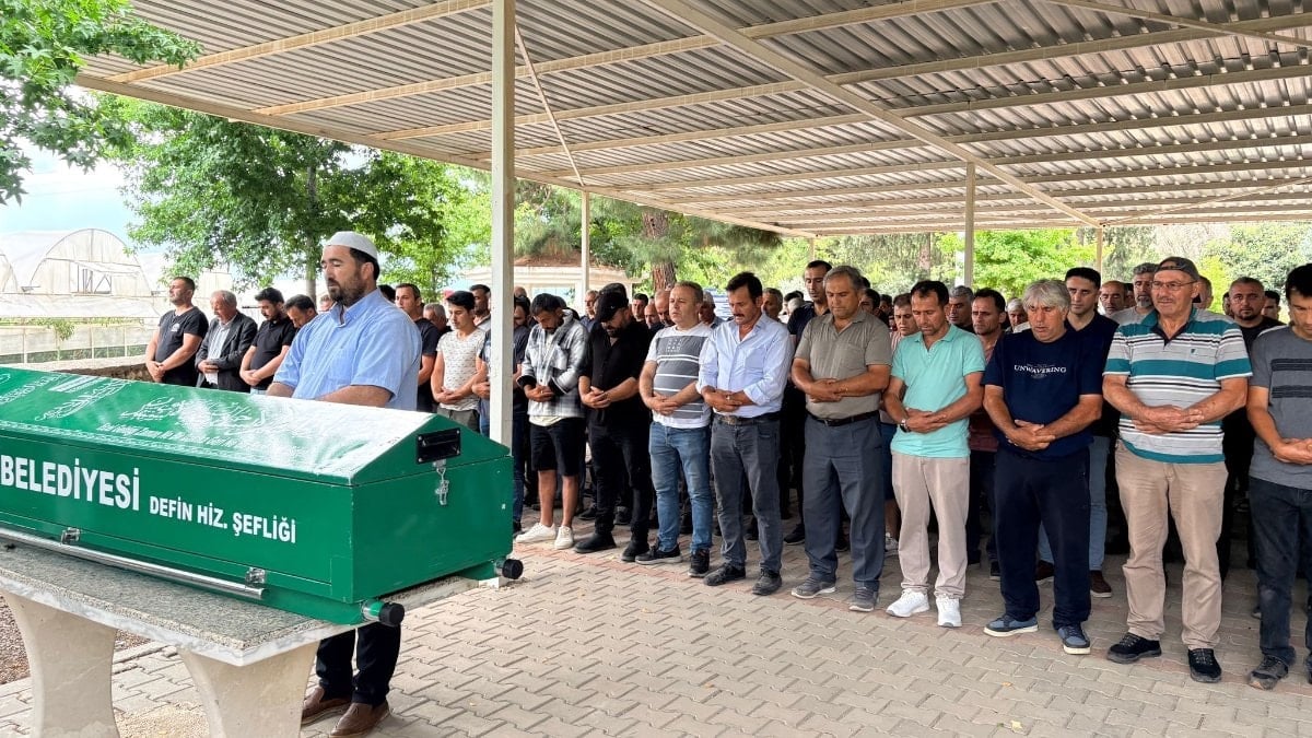Fethiye'de komşu arbedesinde hayatını kaybeden baba toprağa verildi