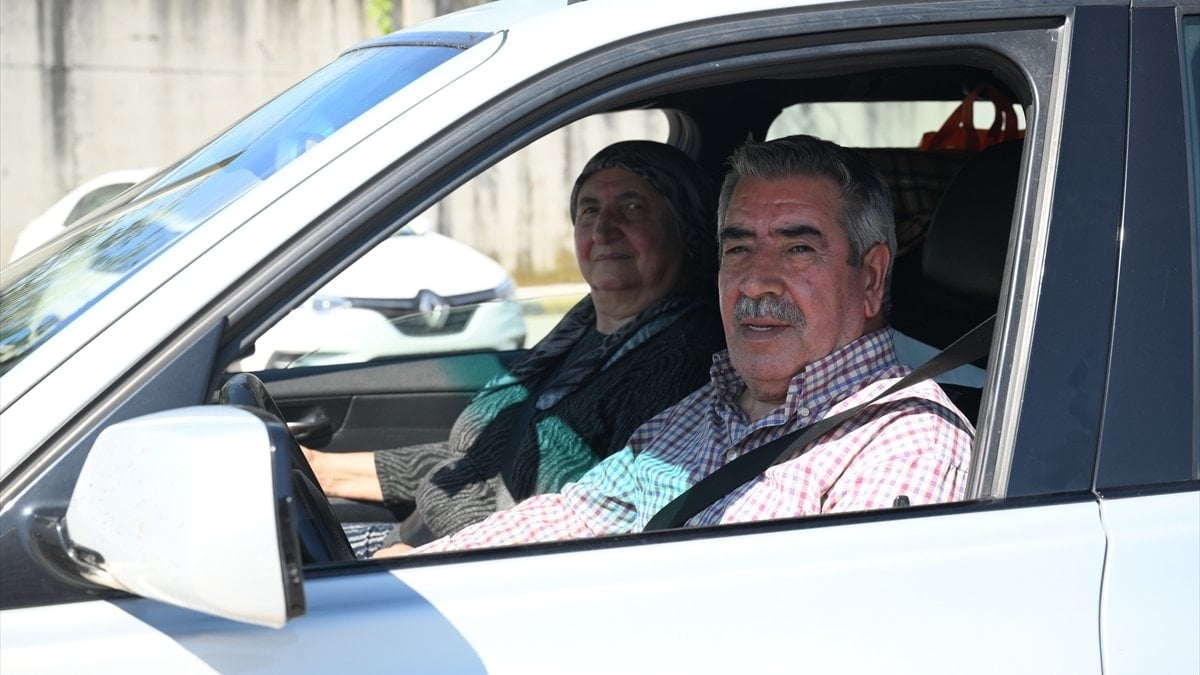 Gurbetçiler yurda giriş yapmaya başladı: Bayrağı görmek bir öteki