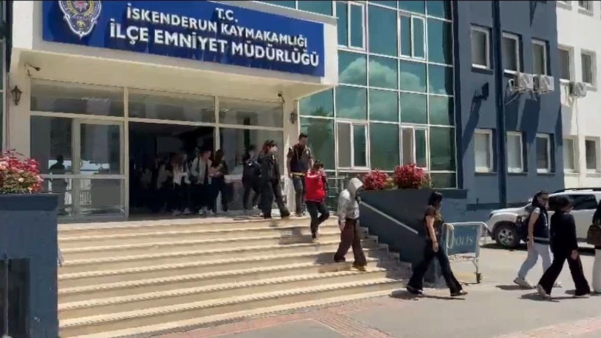 Hatay'da masaj salonlarına operasyon: Kaçak çalıştırılan 31 Taylandlı bayan yakalandı