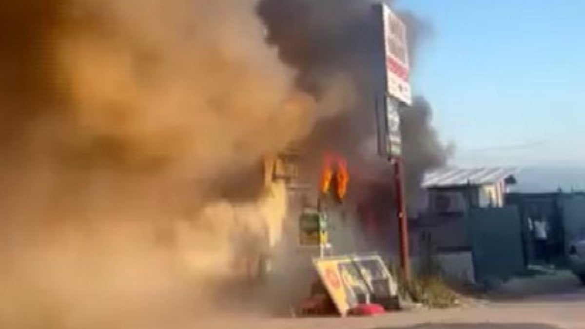 Hatay'da tostçu, dükkanını yangından kurtarmaya çalışırken yaralandı