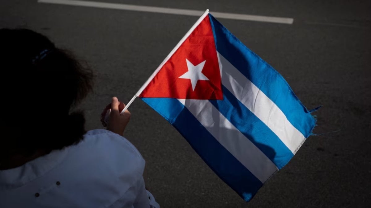 Havana'da karanlığa tencereli reaksiyon: Kübalılar elektrik kesintilerini protesto etti