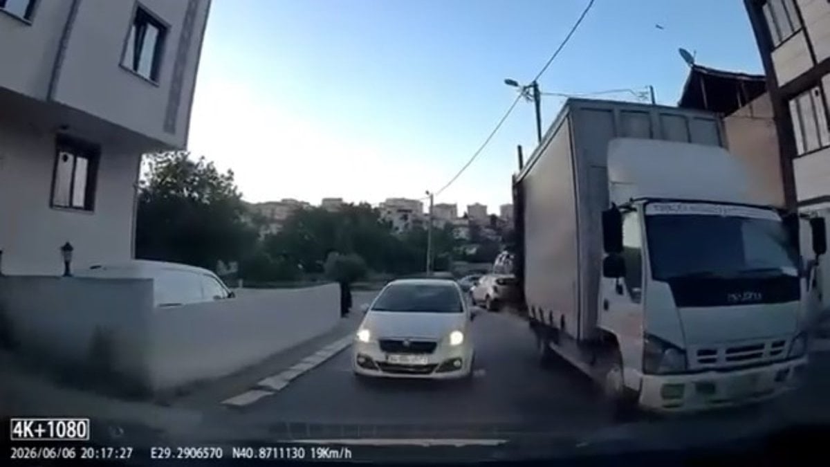 İstanbul'da "Aracım arıza yaptı" dedi yol vermedi: Şoförlerin tartışması kamerada