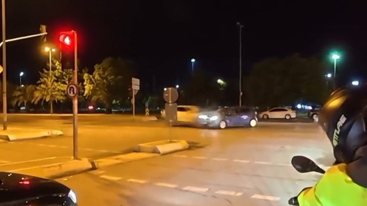 İstanbul'da çarpışan arabalar alev aldı