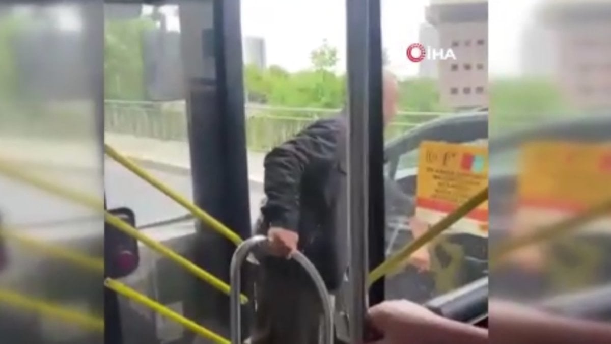 İstanbul'da İETT sürücüsü ile araba şoförü ortasında yol verme arbedesi