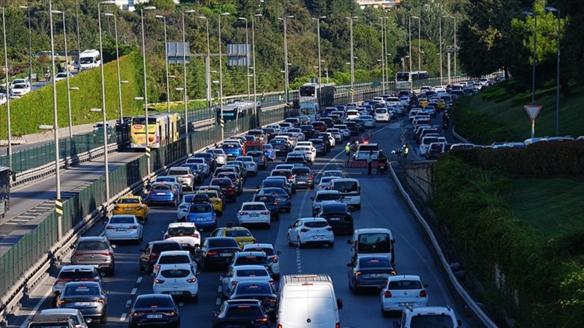 İstanbul'da trafik zahmeti bitmiyor