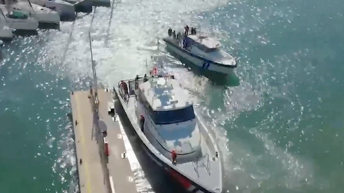 İzmir'de Kıyı Güvenlik'ten narkotik operasyonu: 764 kilogram uyuşturucu ele geçirildi