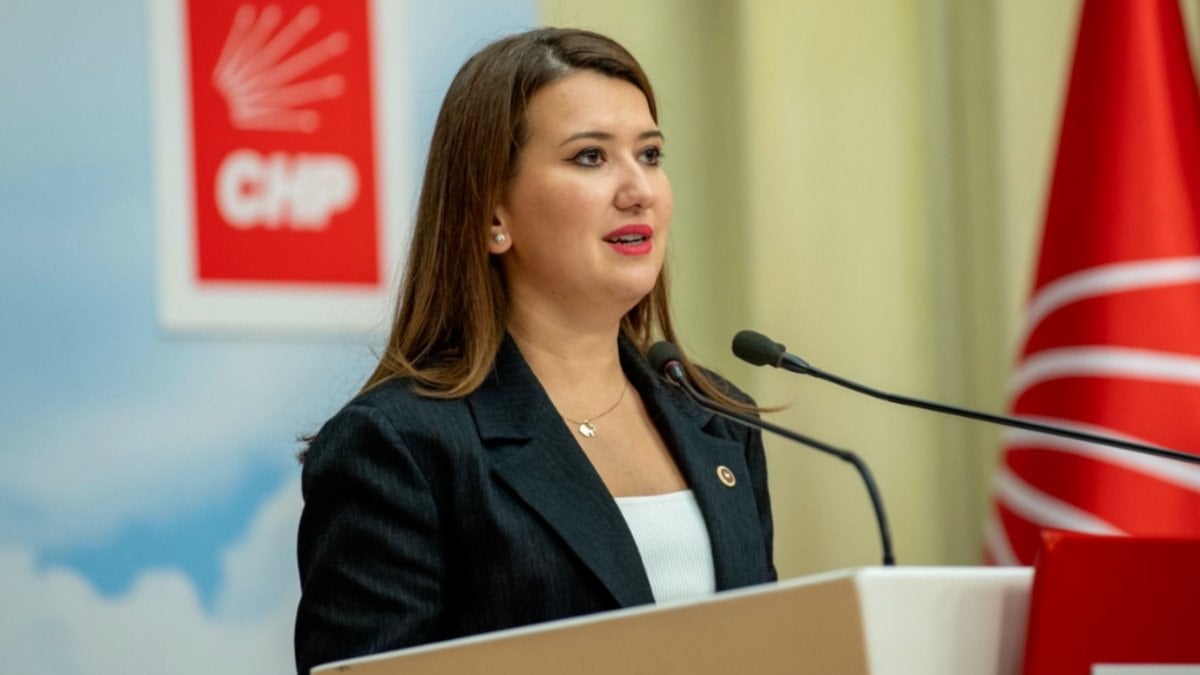 Kılıçdaroğlu övgüleriyle bilinen Gökçe Gökçen, duvarlara 'Hain Kemal' yazdı