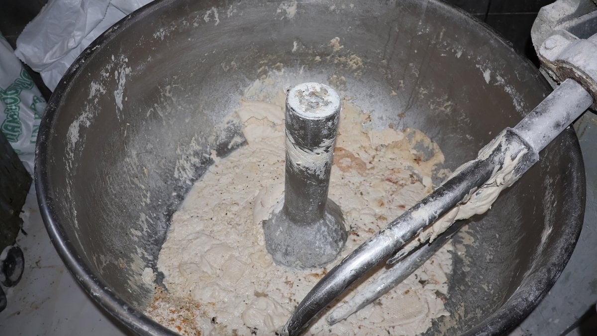 Şanlıurfa'daki unlu mamuller kontrolünde mide bulandıran imgeler