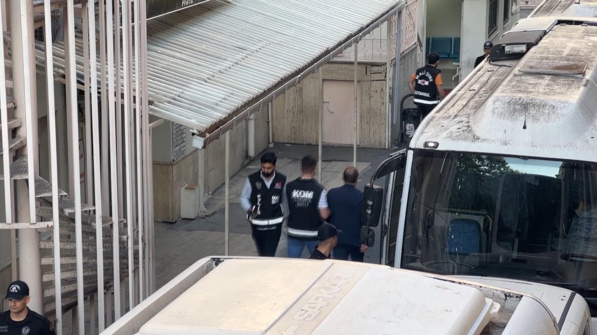 Silivri Belediyesi'ne 'yolsuzluk' soruşturmasında şüpheliler adliyede