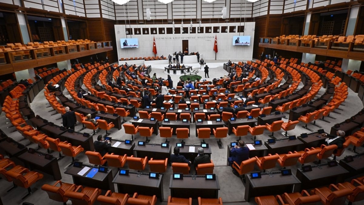 TBMM'de CHP'li vekillerden mutlak butlan protestosu