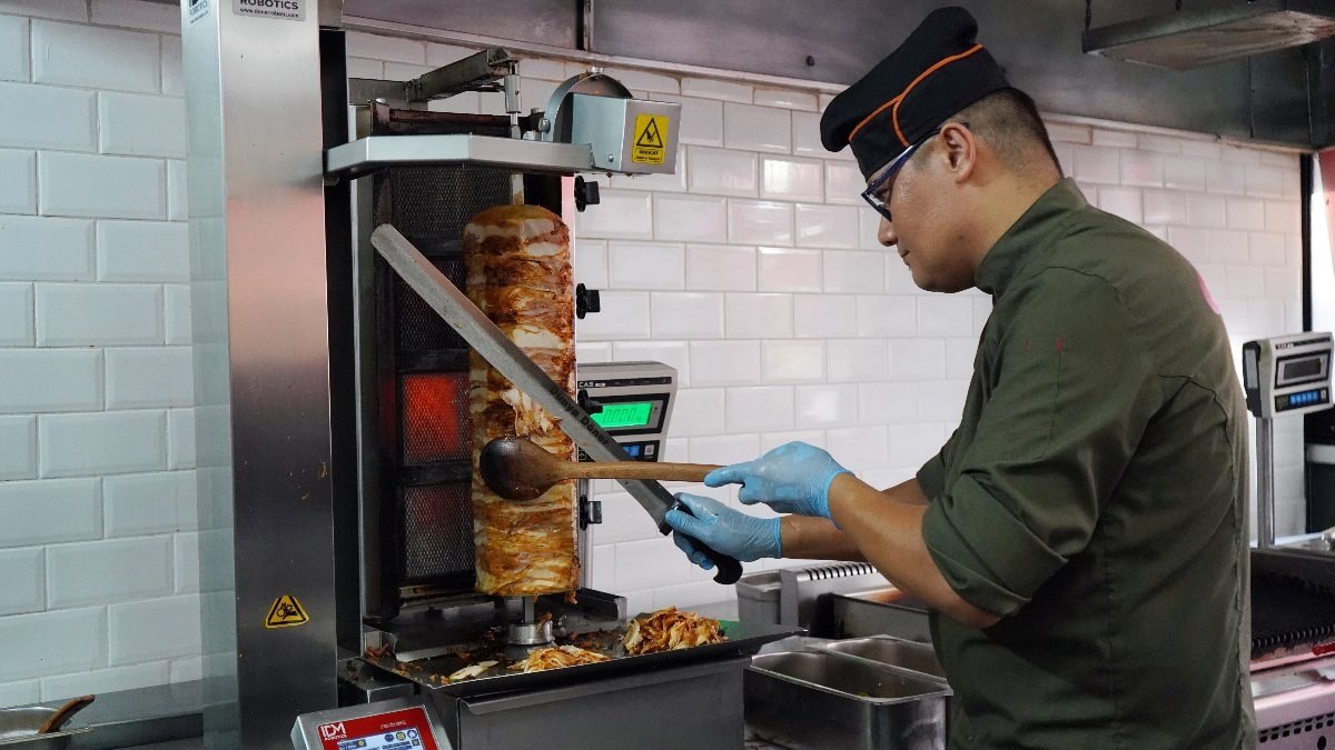 Antalya'da döner ustalarının güçlü mesaisi