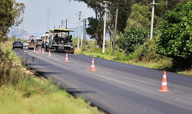 İZBETON Ekipleri Efes Selçuk'ta Yolları Yeniliyor