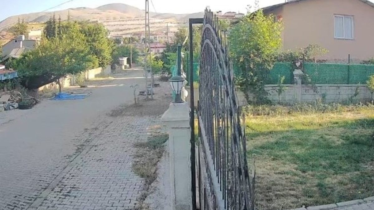 Malatya'daki sarsıntı anı kameralara yansıdı