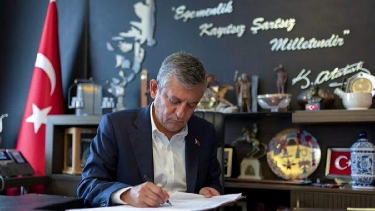 Özgür Özel'den istifa sonrası birinci paylaşım