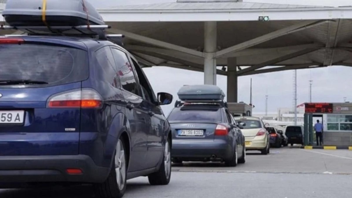 Yabancı plakalı araçlara fiyatlı otoyol ve köprü cezalarını ödemeden gümrükten çıkış yok