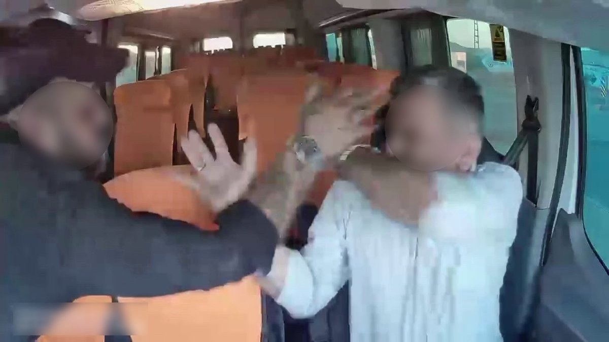 Adıyaman'da trafik arbedesi: Durdurdukları sürücüyü tekraren yumrukladılar