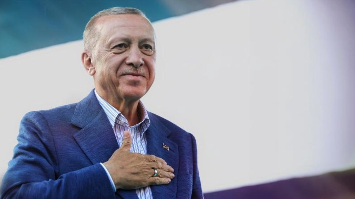 Cumhurbaşkanı Erdoğan, AK Parti'nin 25. kuruluş yıl dönümü hasebiyle makale kalem aldı