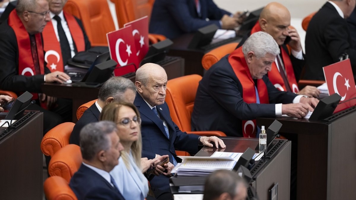 Devlet Bahçeli ve Müsavat Dervişoğlu TBMM Genel Heyeti'nde selamlaşmadı