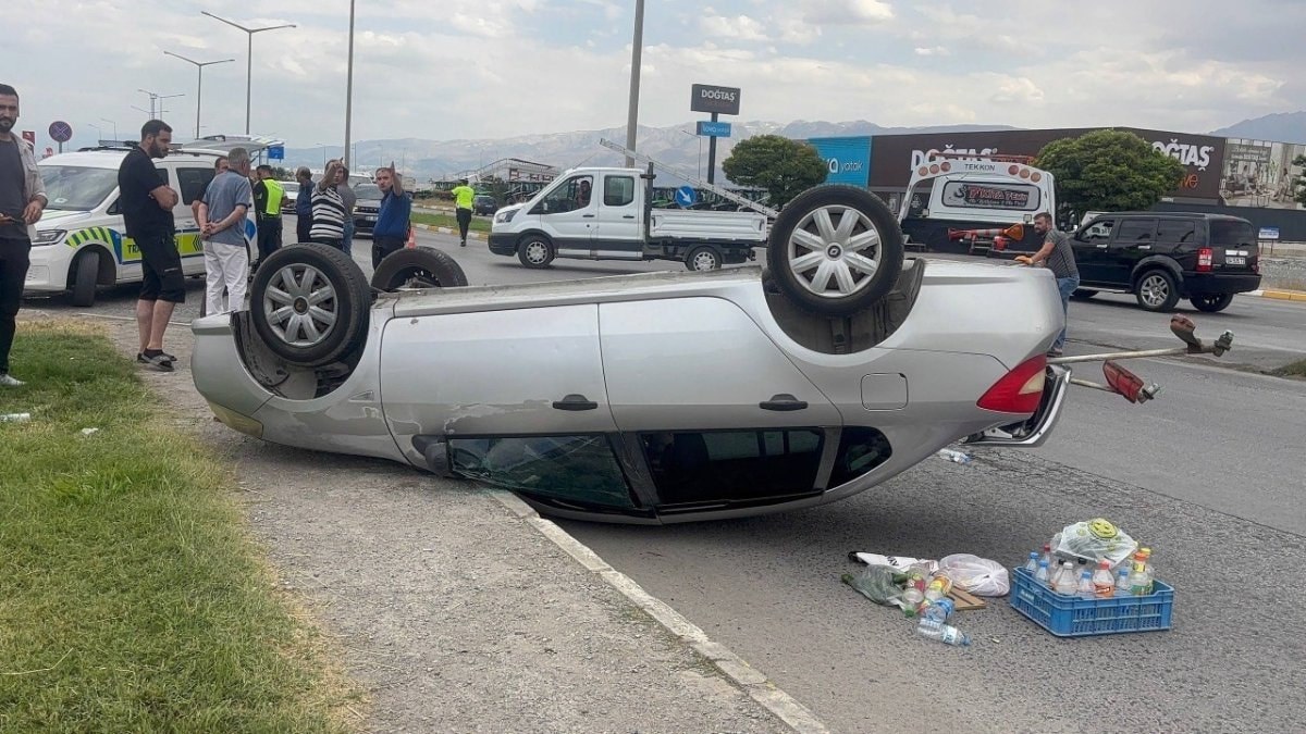 Erzincan’da araba takla attı: 2 yaralı
