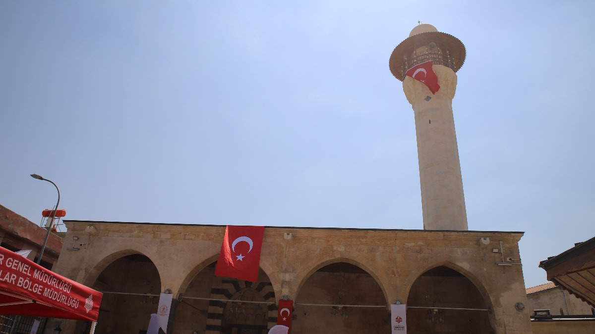Gaizntep'in simgelerinden tarihi Bostancı Camii yine ibadete açıldı