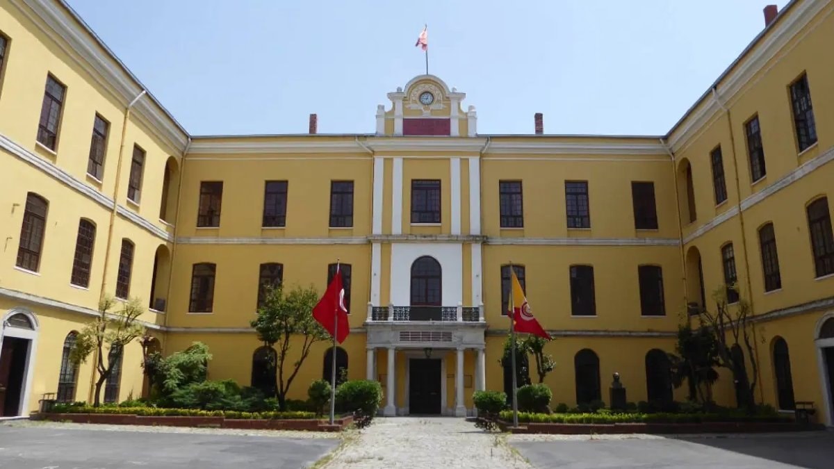 Galatasaray Lisesi'ne girişte yeni devir: İmtihan koşulu getirildi