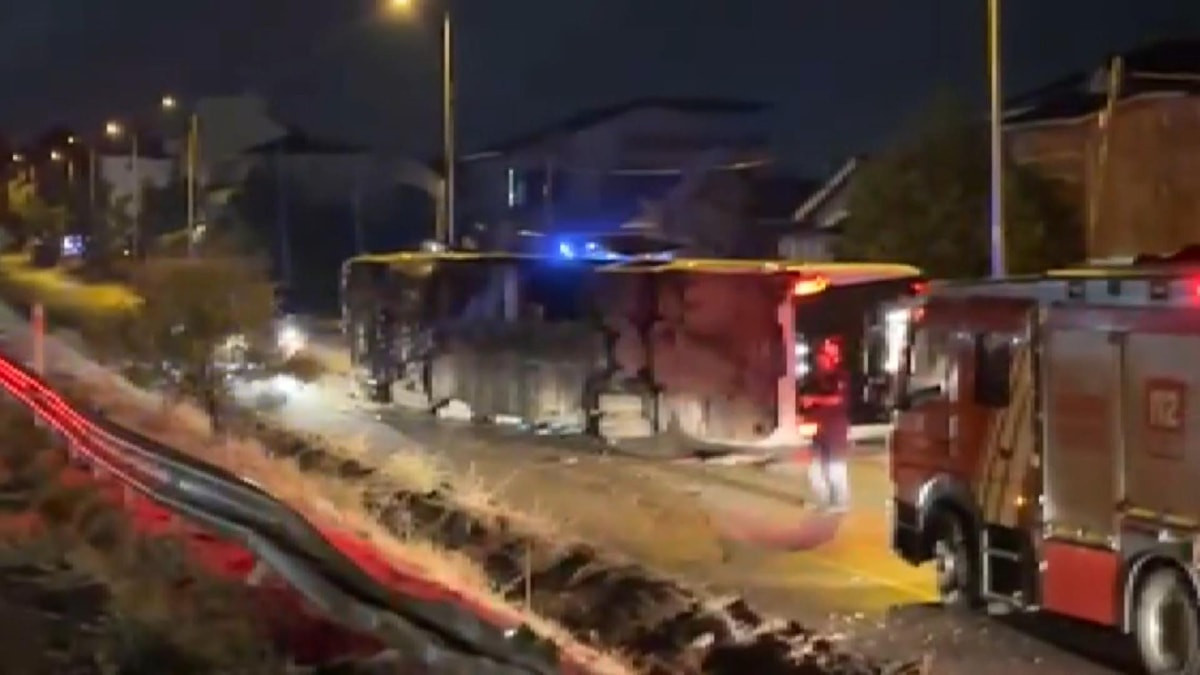 İstanbul'da havalimanı çalışanını taşıyan servis devrildi: 18 yaralı