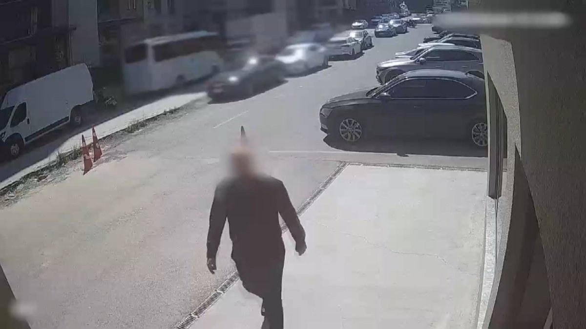 İstanbul'da pusetteki bebekle uyuşturucu kuryeliği yapan bayan yakalandı