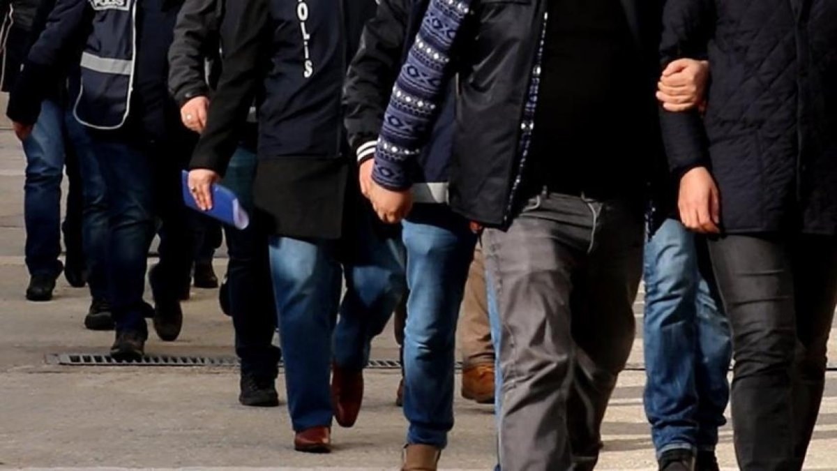 İzmir'de cürüm örgütü propagandası yapan 3 kuşkulu tutuklandı