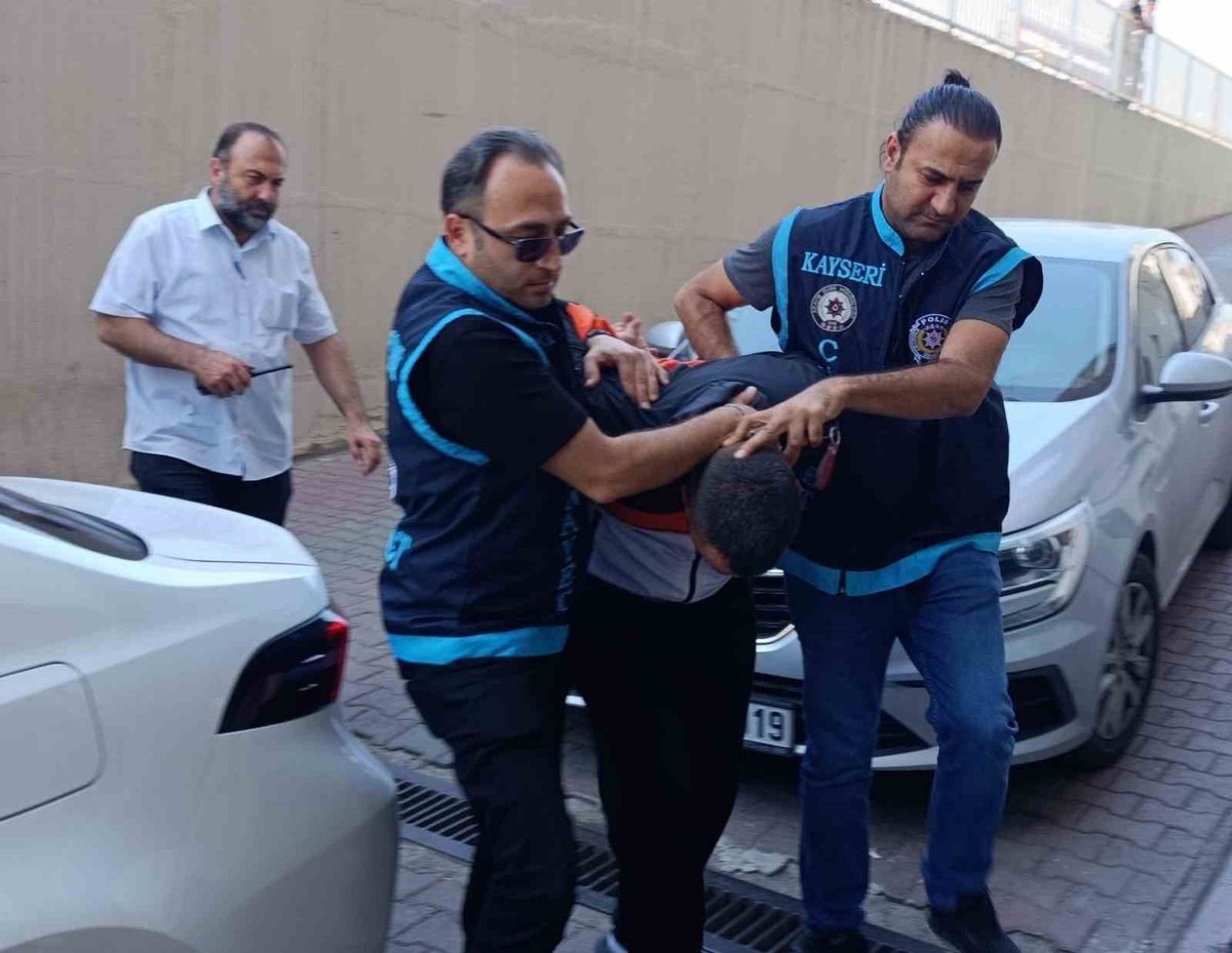 Kayseri'de Misafirliğe Gittiği Evde Ev Sahibini Bıçaklayan Şüpheli Adliyede
