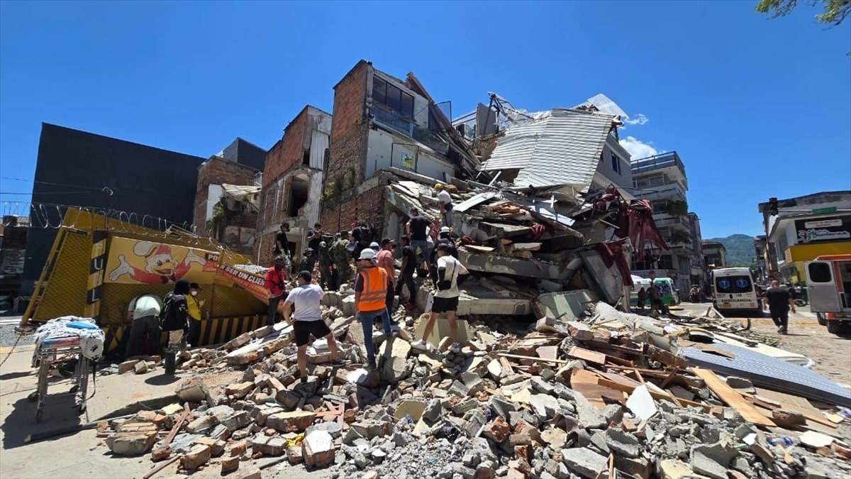 Kolombiya'da sarsıntıda ölenlerin sayısı 234'e çıktı