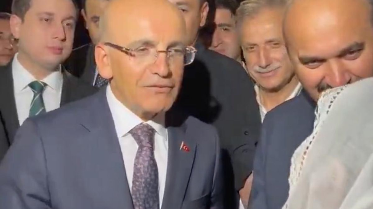 Mehmet Şimşek, Batmanlı bayanla Kürtçe konuştu