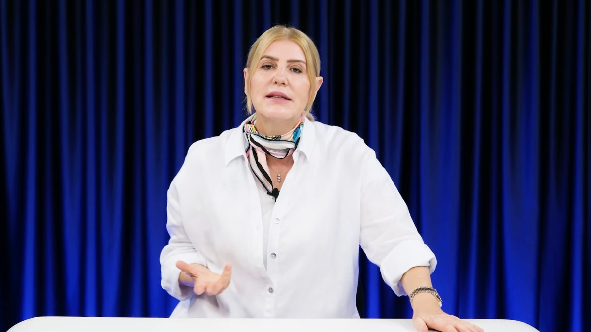 Sevda Türküsev'den seyirciye küfreden Bülent Ersoy'a: Madem o kadar hastaydın, niçin sahneye çıktın