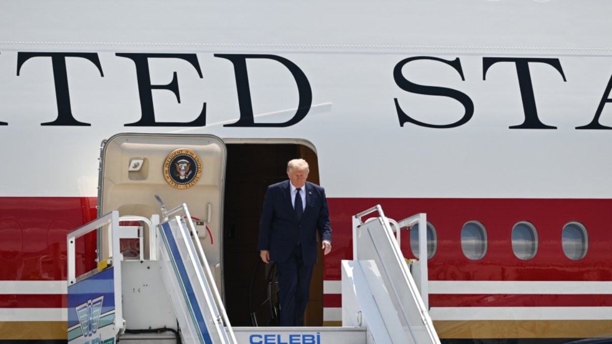 Trump, İran tehdidi sebebiyle Ankara'dan bâtın uçuşla ayrıldı