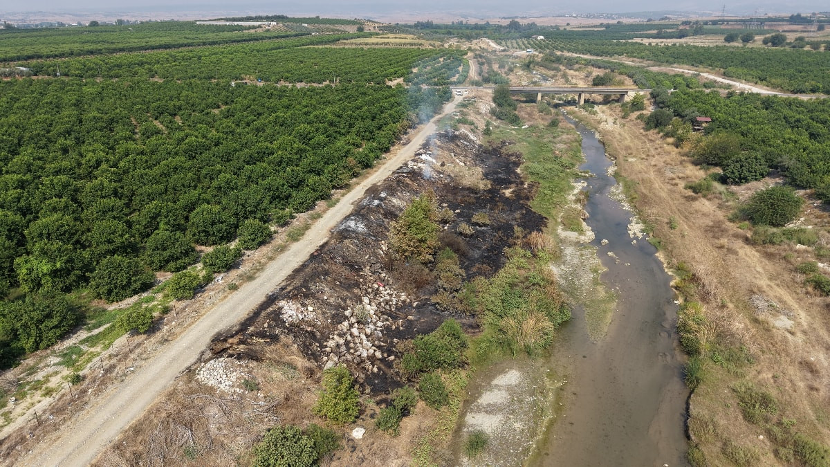 Adana'da Deliçay Deresi'nin etrafı çöplüğe döndü