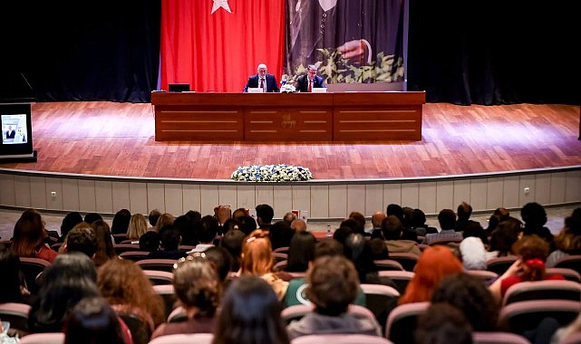 DEÜ Söyleşilerinde "Köklerden Günümüze Türk Dili" Konuşuldu