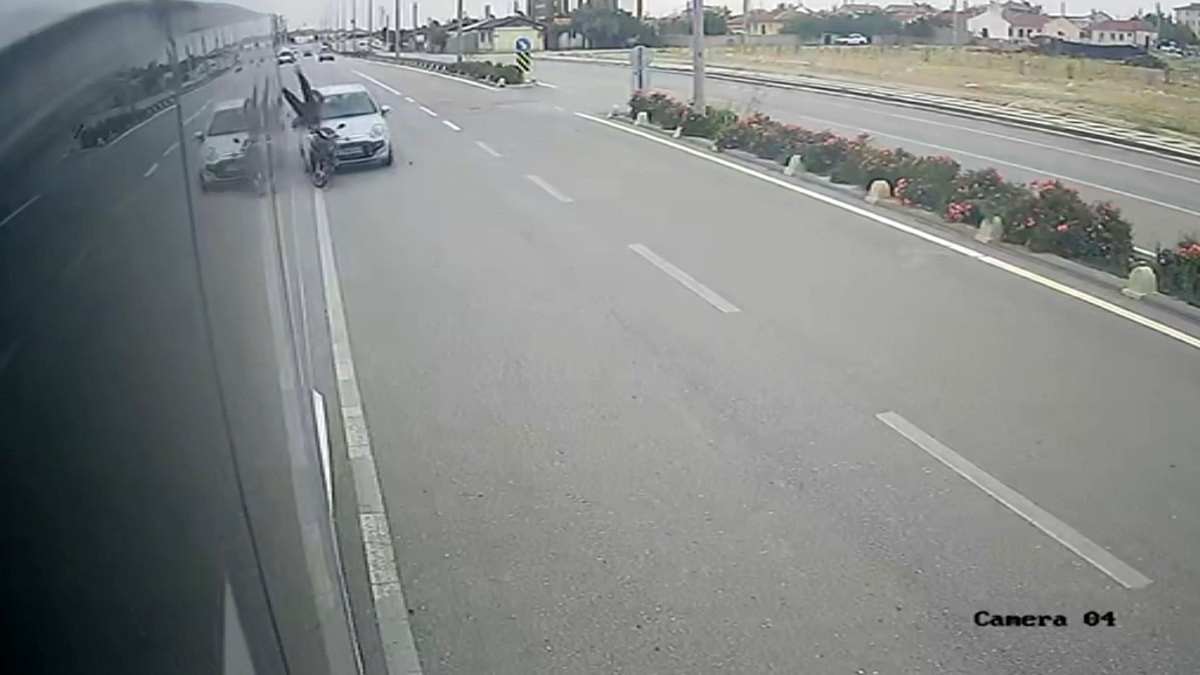Karaman'da arabanın çarptığı bisikletli havaya fırladı