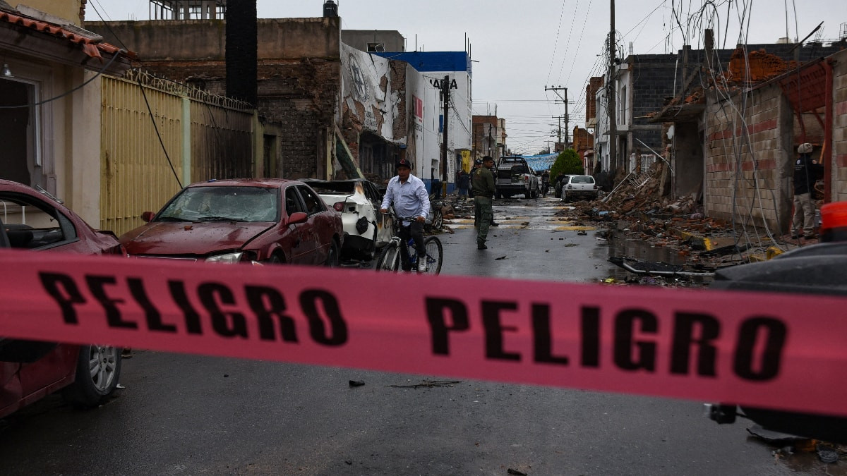 Meksika'da polis karakoluna bombalı akın: 2'si ağır 10 yaralı