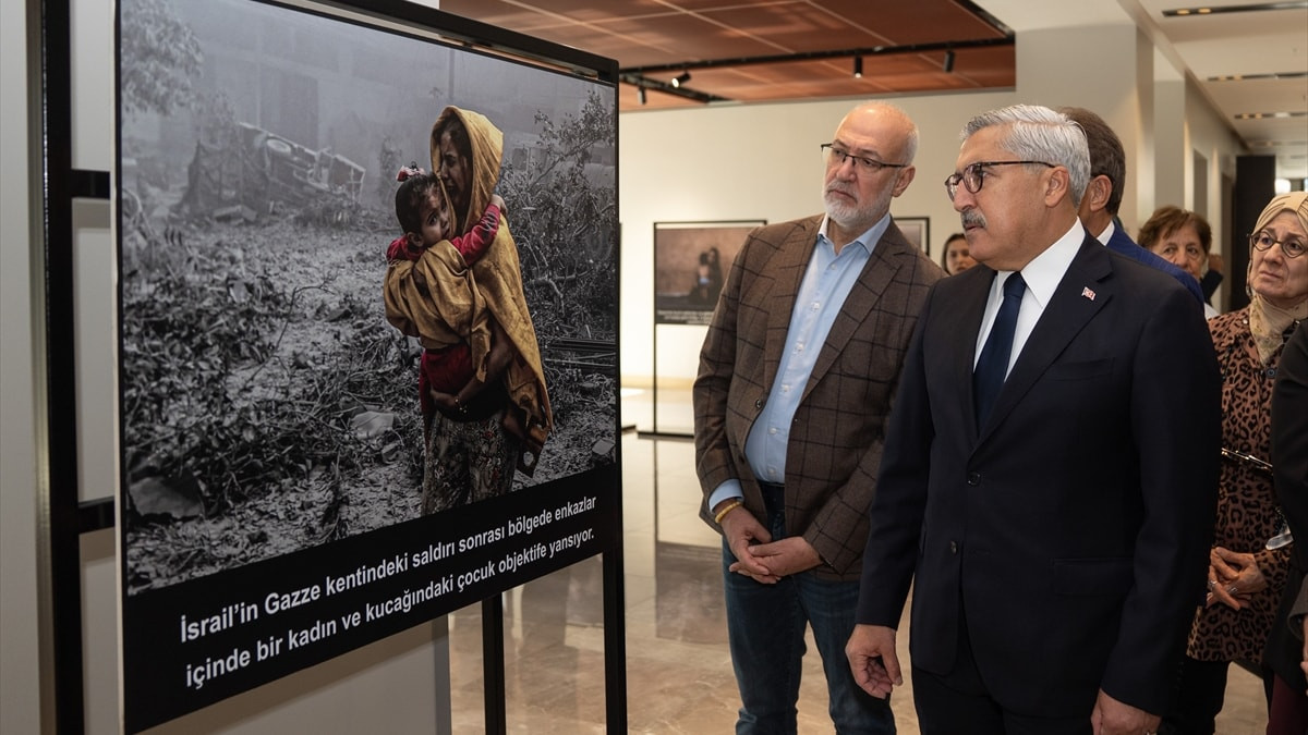 AK Parti'de Gazze'deki yıkımı anlatan fotoğraf standı açıldı