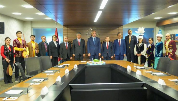 Bakan Ersoy Türk Dünyasına Seslendi